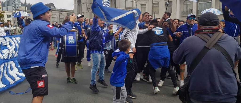 Video: los hinchas del Tomba coparon las calles de Chile