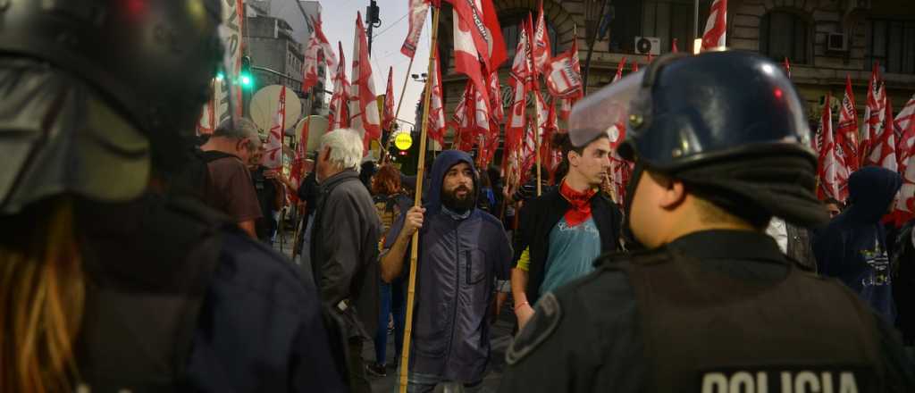 Policías y manifestantes protagonizaron incidentes en Capital Federal