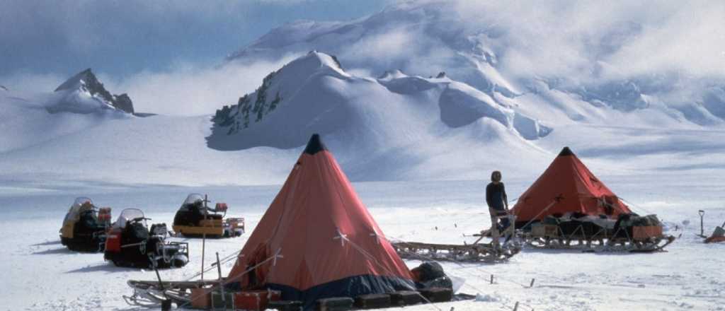 Un trozo gigante de hielo amenaza con desprenderse y arrasar una base