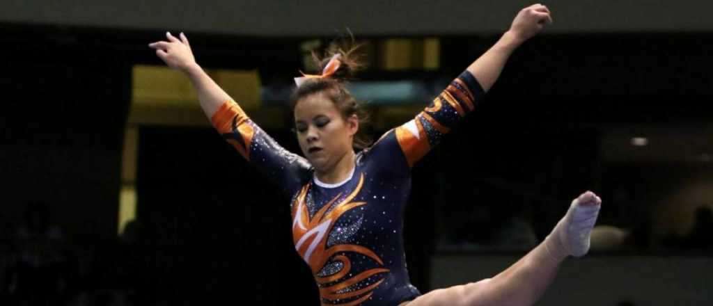 Video: una gimnasta se quebró las dos piernas en plena performance