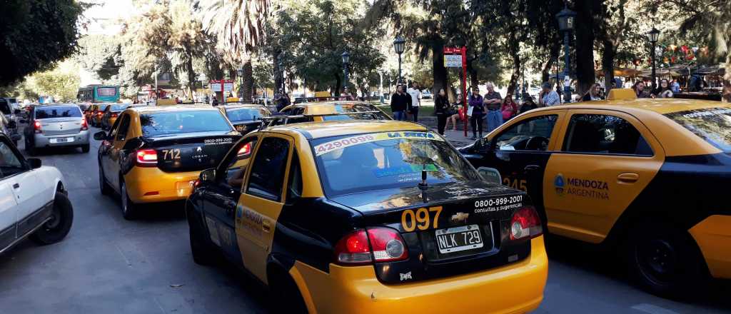 Taxis y remises marcharon por el centro mendocino