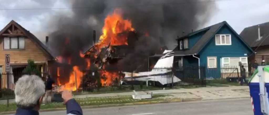 Una avioneta cayó sobre dos casas y murieron seis personas, en Chile