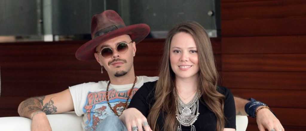 La cantante de Jesse y Joy contó que será mamá junto a su esposa