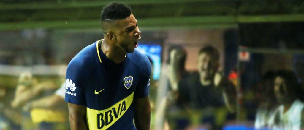 Video: le hicieron "un caño" a un jugador de Boca y recibió patadas 