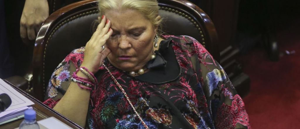 Carrió denunciará "la destrucción" de la UIF ante el GAFI