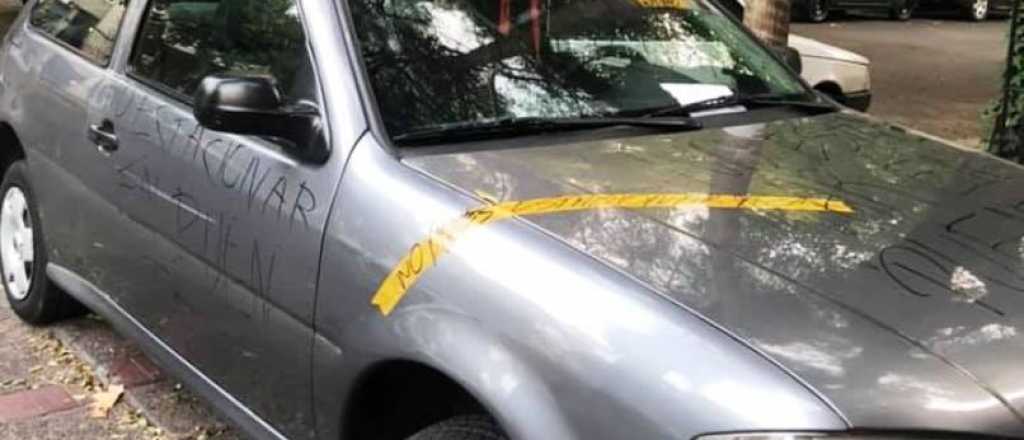 Una mujer enfureció porque le dejaron un auto en su puente de la Quinta Sección