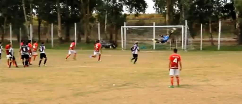 Video: el golazo de tiro libre "a lo Messi" de un jugador mendocino