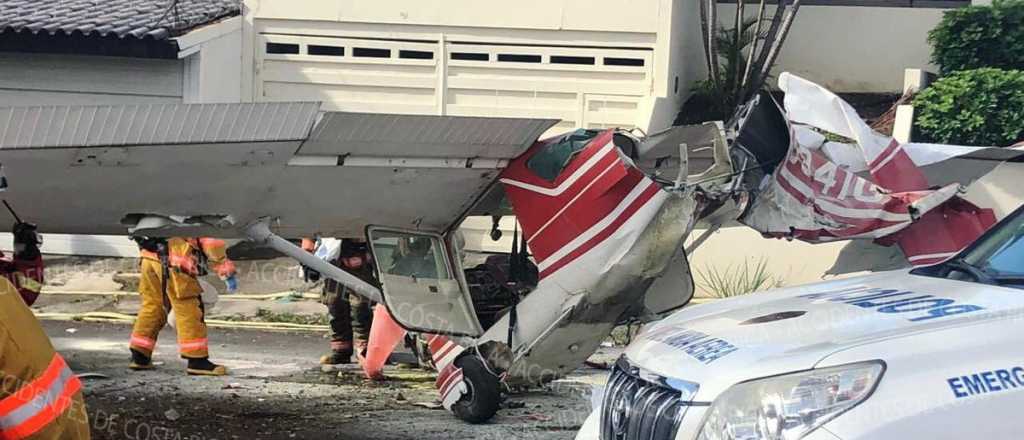 Dos argentinos se salvaron de milagro luego de estrellarse en Costa Rica 