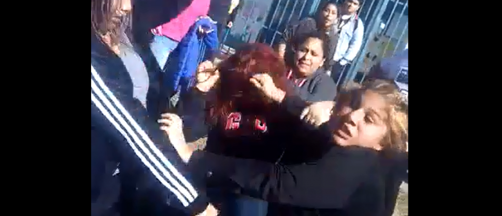 Video: batalla campal de madres en la puerta de un jardín de infantes