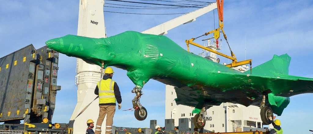 Así trasladaron a los aviones de guerra comprados a Francia