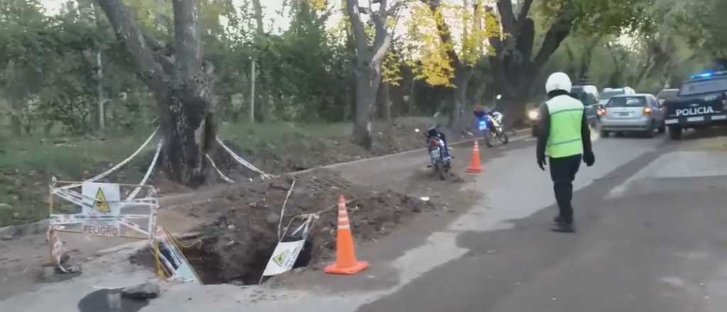 Video: denuncian que tres personas cayeron en un peligroso pozo de Luján