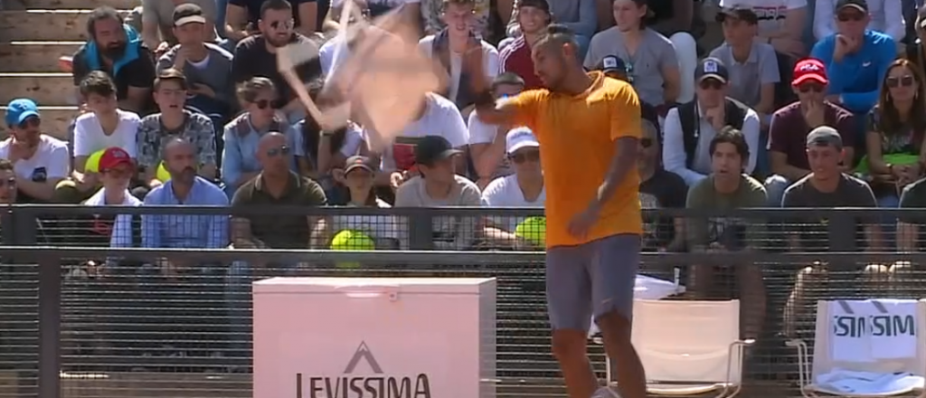 Video: Kyrgios enloqueció, tiró una silla y fue descalificado de Roma