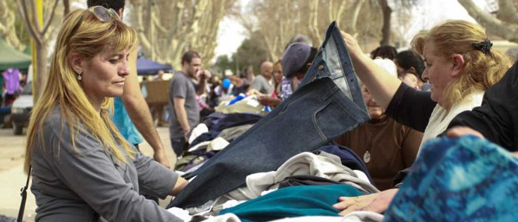 Tours desde Neuquén para comprar barato en La Salada de Santa Rosa