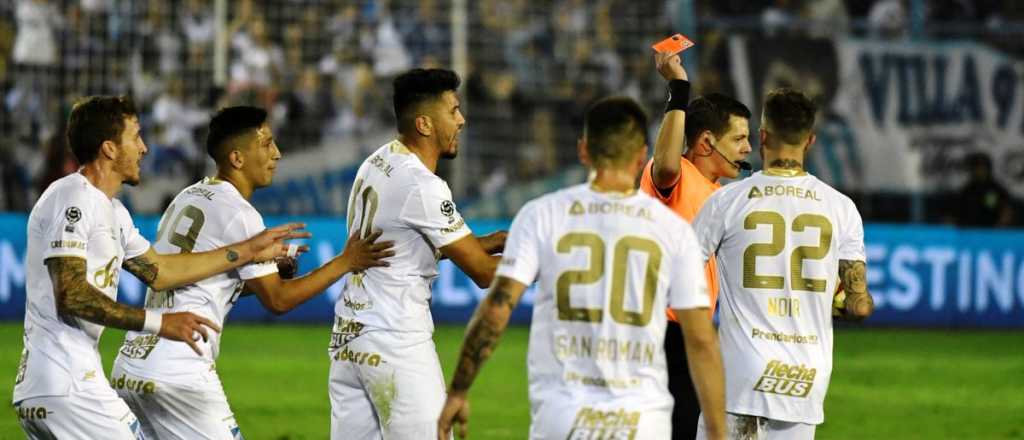 Videos: las expulsiones que "arruinaron" un partido de Copa Superliga