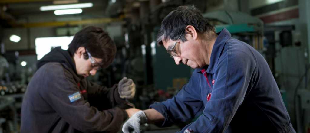 Empresarios mendocinos alertan que "trabajamos 6 meses para pagar impuestos" 