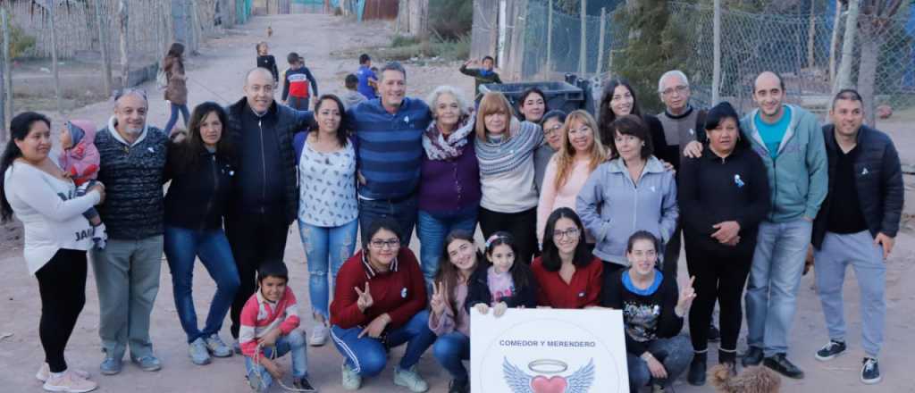 Bermejo visitó un merendero comunitario en un asentamiento de Guaymallén 