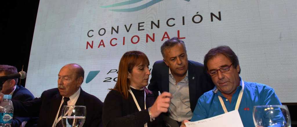 La UCR se "deconstruye" y aprobó la paridad de género 