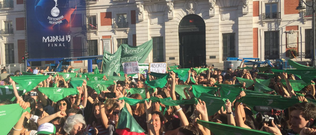 La "marea verde" volvió al Congreso para apoyar el proyecto de aborto legal