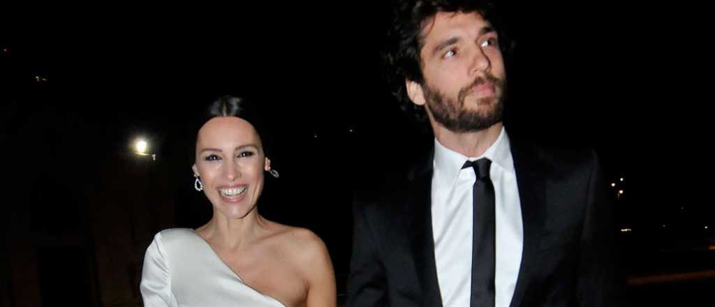 Pampita se mostró a los besos con su nuevo novio