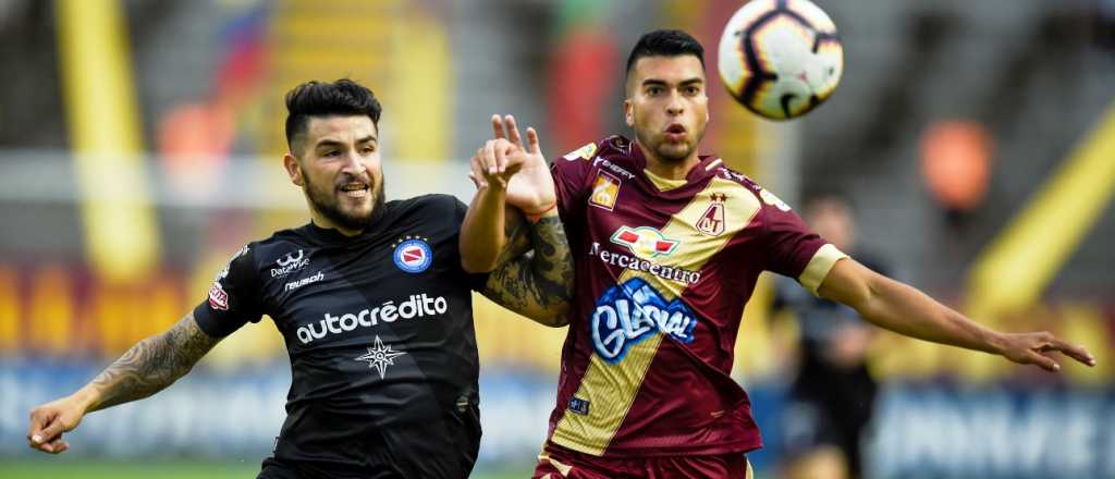 Argentinos logró un heróico empate en Colombia y pasó de ronda