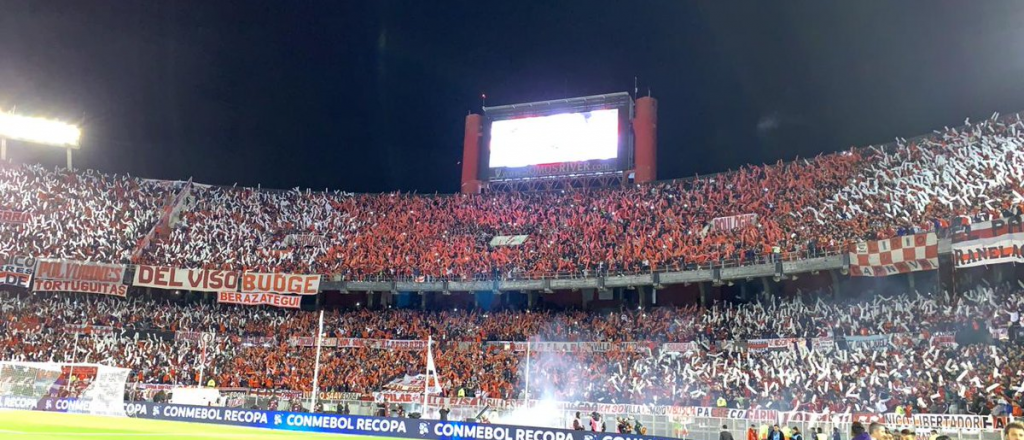 Hincha de River racista hizo gestos de mono a los de Flamengo