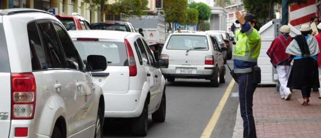 El policía que multó "por linda" a una mujer quedó sumariado