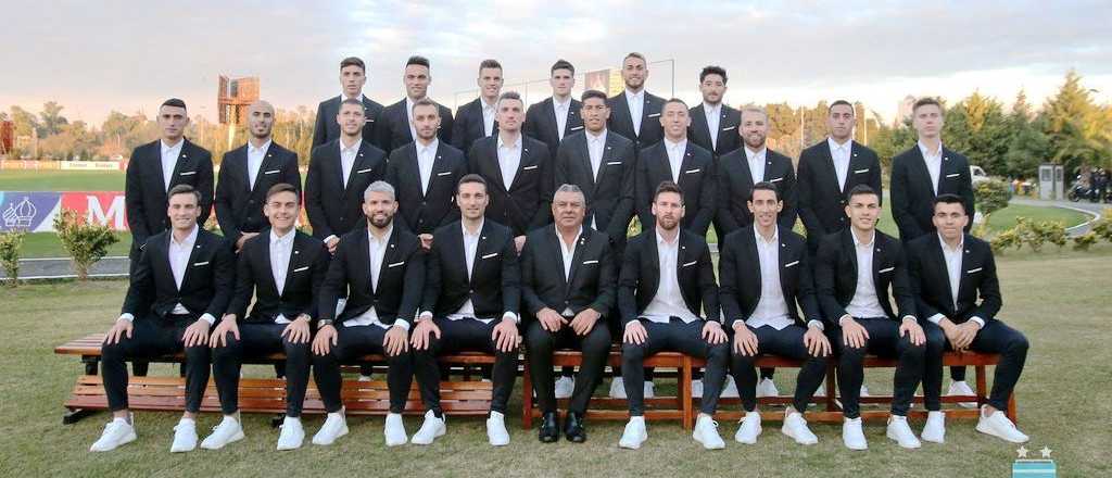 La Selección Argentina se sacó la foto oficial y viajó a Brasil para jugar la Copa