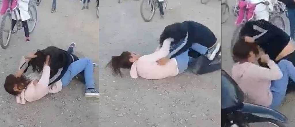 Video: encarnizada pelea de chicas a la salida de una escuela en San Juan