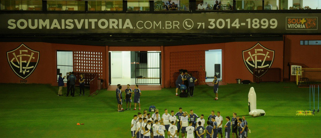 Un helicóptero espió a la Selección durante el entrenamiento nocturno