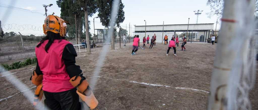 Equipo de hockey de presas mendocinas jugaron su primer partido