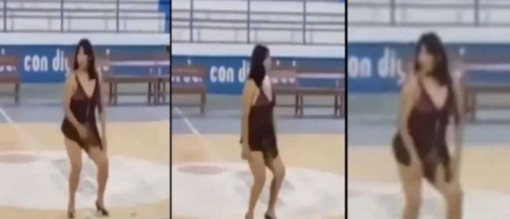 Video: una docente hizo un baile hot durante el acto del Día del Padre