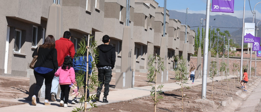 En Godoy Cruz no pagará tasas municipales la escrituración de viviendas sociales