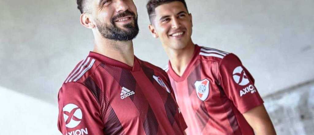 River presentó una nueva camiseta en homenaje a Torino de Italia