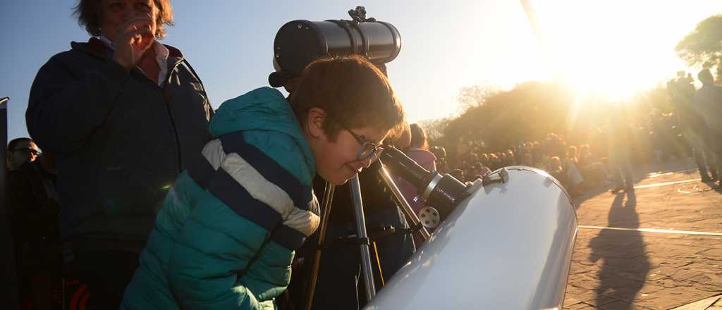 El eclipse en Mendoza: hora y las mejores zonas para observarlo