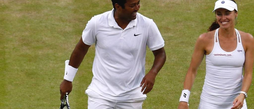 Video: se activó un aspersor en Wimbledon y el agua empapó a dos tenistas