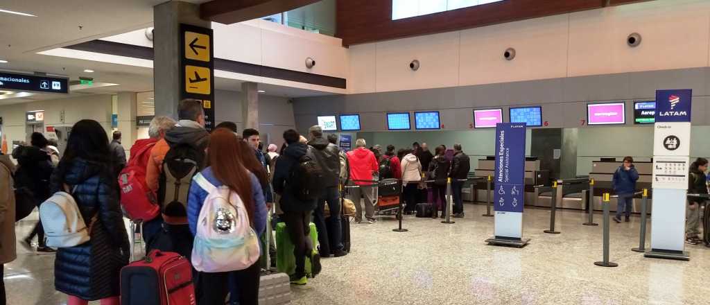 Mendocinos varados por asamblea de pilotos en Ezeiza y Aeroparque 