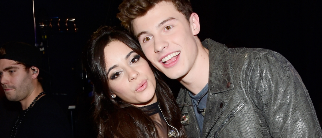 Shawn Mendes y Camila Cabello a los besos en una cafetería