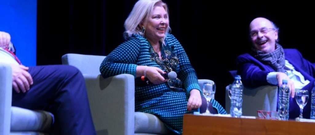 Carrió presentó su libro "Vida" y anunció que dejará la política en 2021