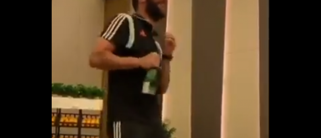 Video: Higuaín cantó y bailo "Despacito" en la concentración de la Juventus