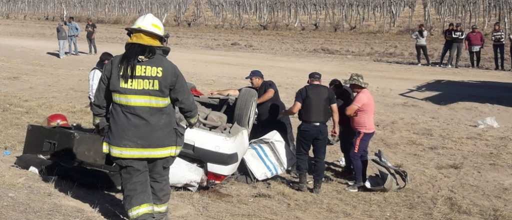 Un sacerdote murió al volcar un taxi en San Martín