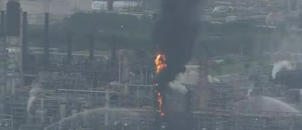 Explotó una refinería en Houston