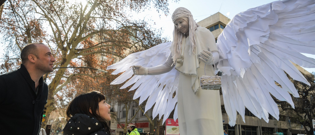 La Peatonal cumplió 30 años y se llenó de color y festejo