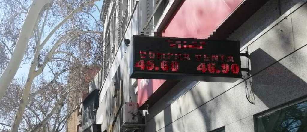 Dólar hoy: la divisa rozó los 47 pesos en Mendoza