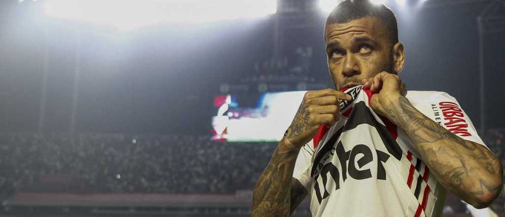 Así fue la espectacular presentación de Dani Alves en el São Paulo