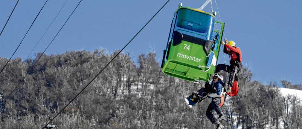 Espectacular evacuación de las telecabinas del Cerro Catedral