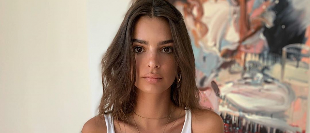 Emily Ratajkowski mostró sus axilas sin depilar 