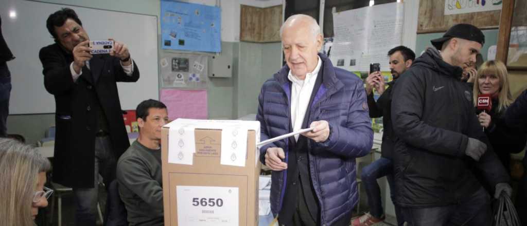 Votó Lavagna y deseó que la gente "vote con el corazón"