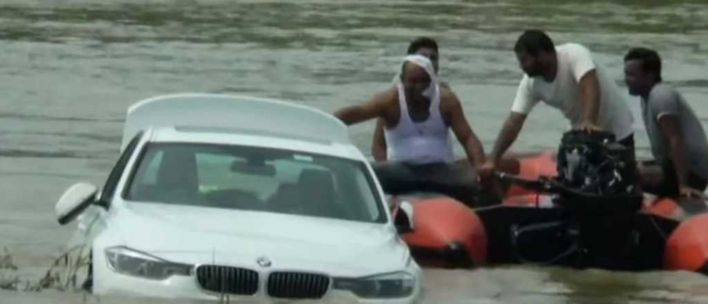 Le regalaron un BMW pero lo tiró al río porque quería un Jaguar