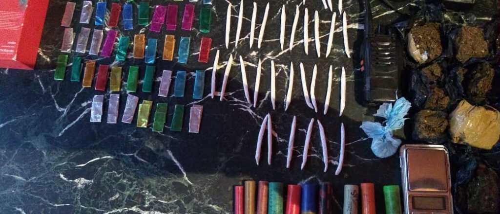 Cayó un "dealer" con droga, plata y balas en Guaymallén