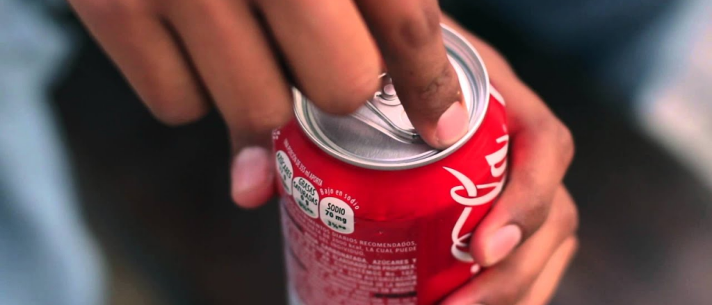 Video: el secreto que esconde las latas de gaseosa que te dejará boquiabierto